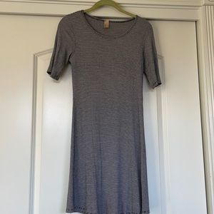 Women’s short sleeve mid length t shirt dress